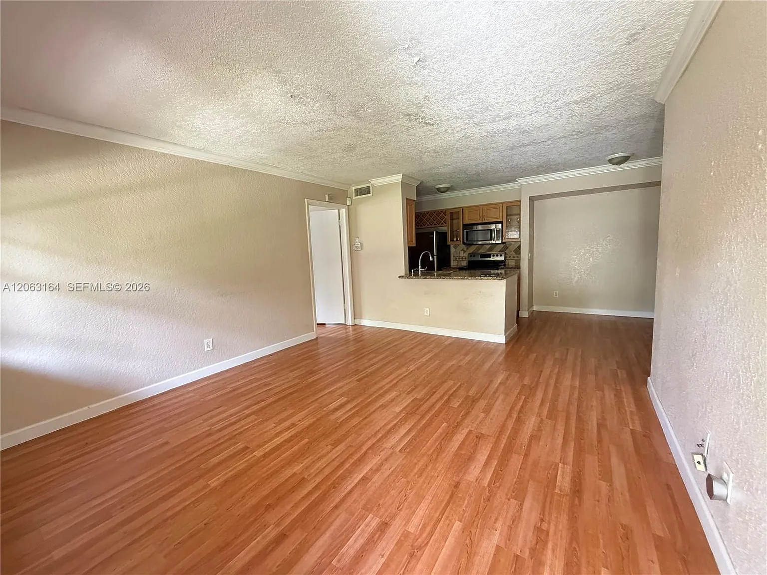 Bella Grand Condo — Photo 2