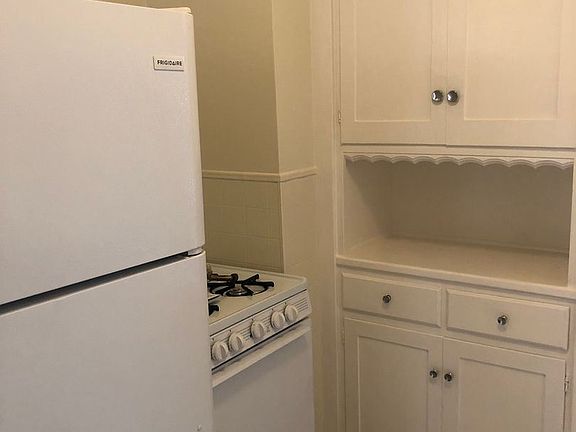 5th image of 2027 Hyde St APT 2