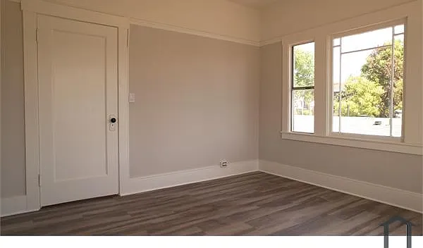 323 E 15th St #325 — Photo 9