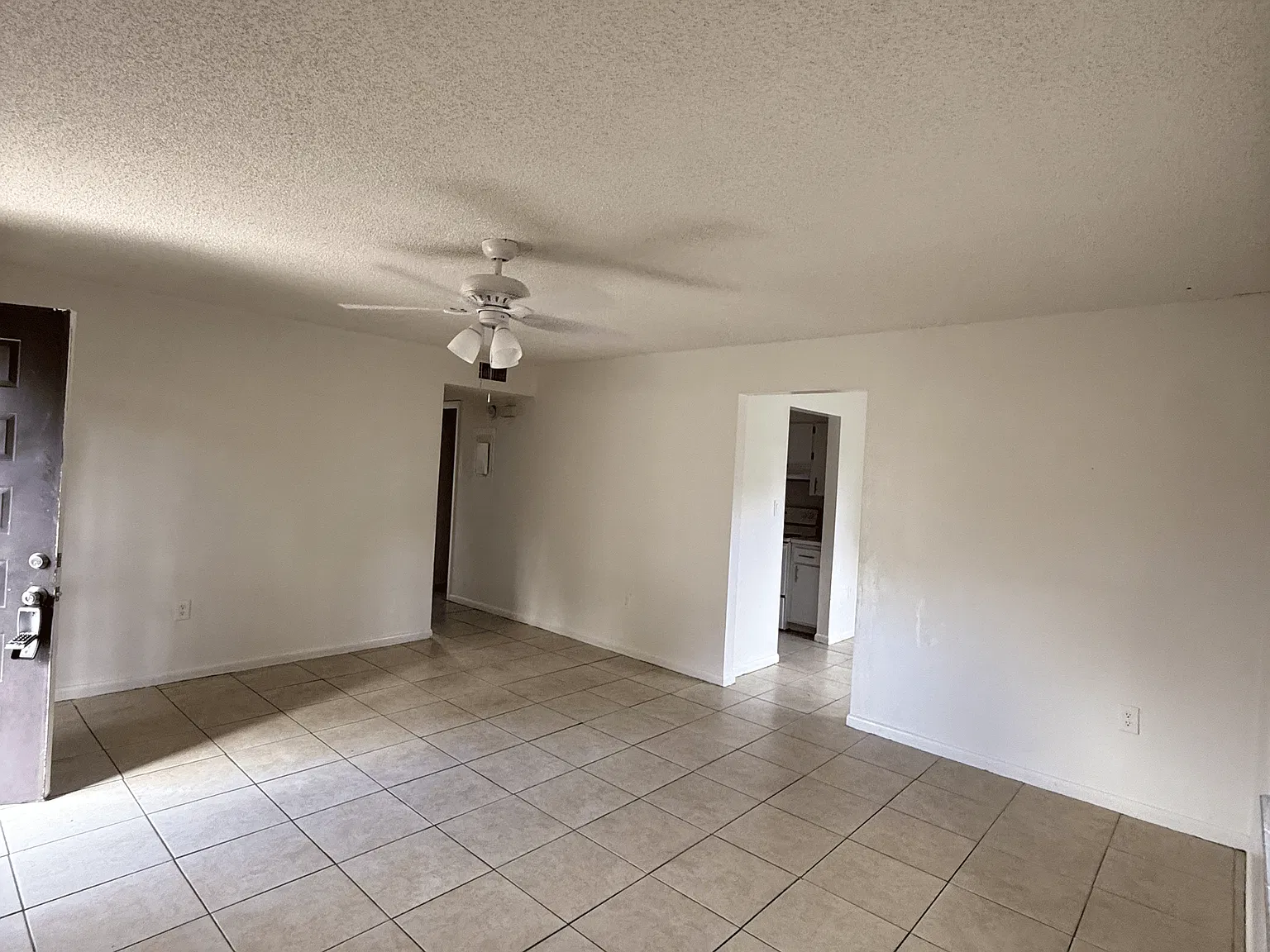 2 bed, 887 sqft, $1,195 — Photo 3
