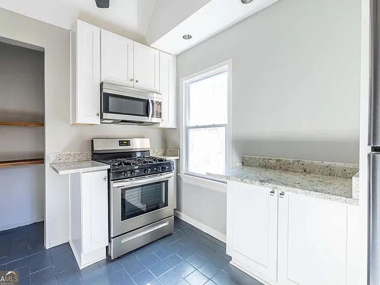 1570 Spring Ln NW #B — Photo 10