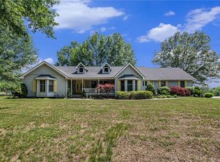 18203 Kristi Rd W, Liberty, MO 64068