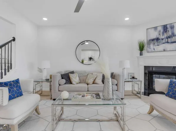 319 Privet Cir, Suwanee, GA 30024