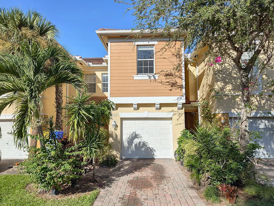 864 Pipers Cay Dr #157