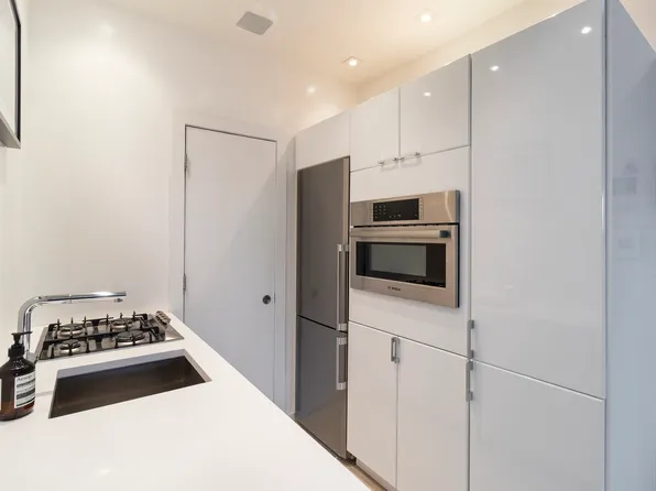 138 West 10th Street image 5 of 11