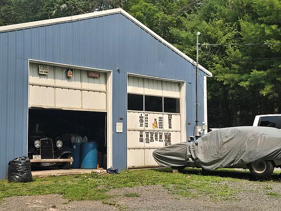 2nd image of 628 Sackett Lake Road