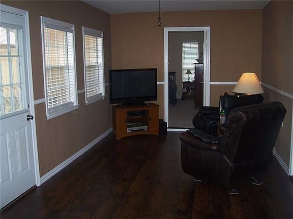 5th image of 2517 Downing Dr