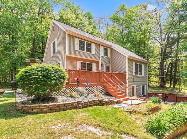 8782 W Blanchard Rd, Blanchard, MI 49310