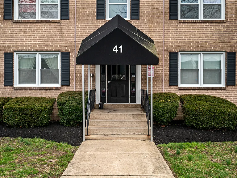 Middleboro Crest Apartments — Photo 3