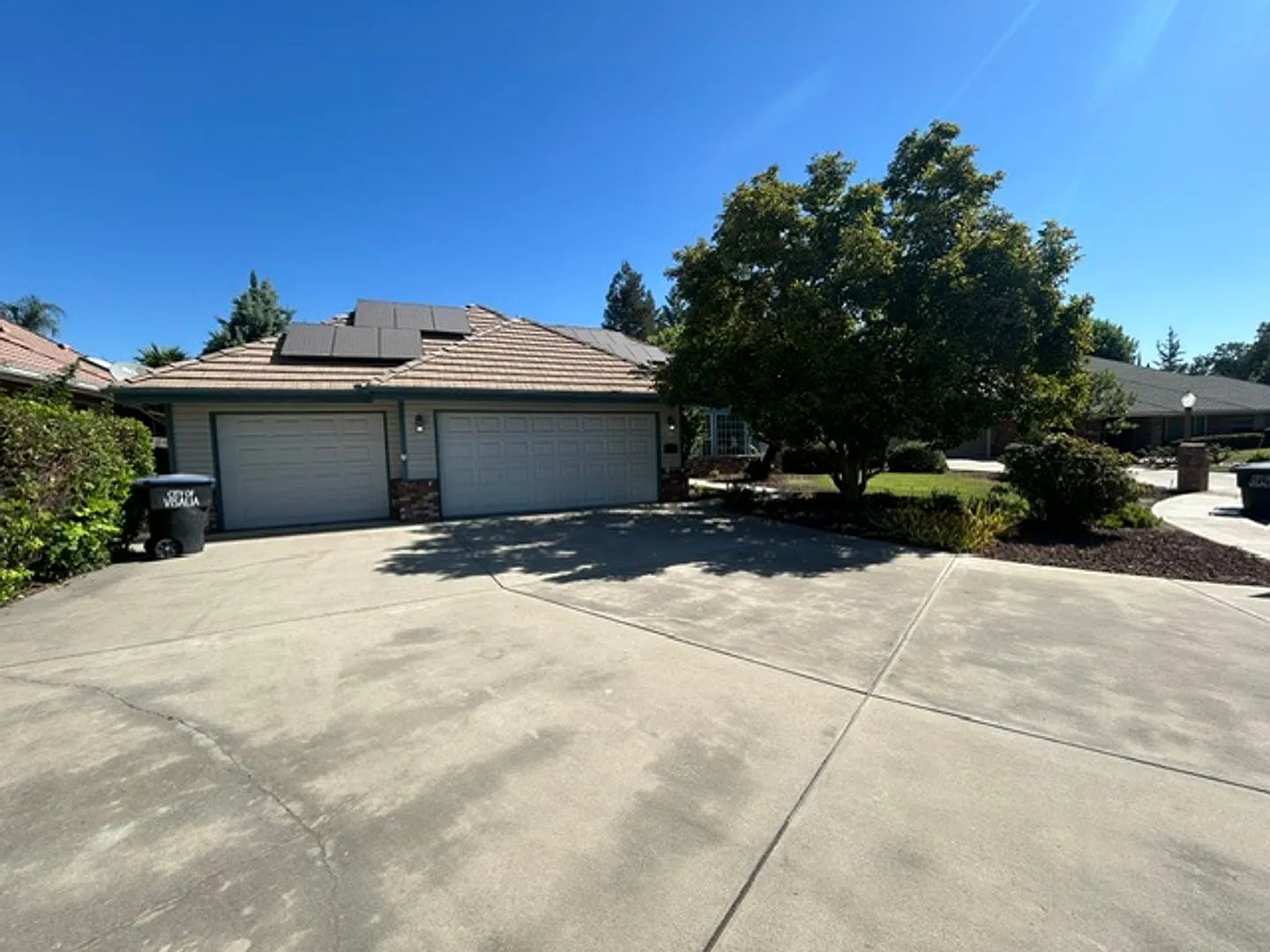 3 Bedroom 2 Bathroom with a Bonus Room and Pool in the El Diamante School District! — Photo 2