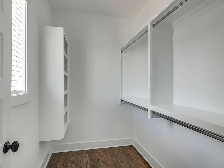 1112 Walsh St #B — Photo 19