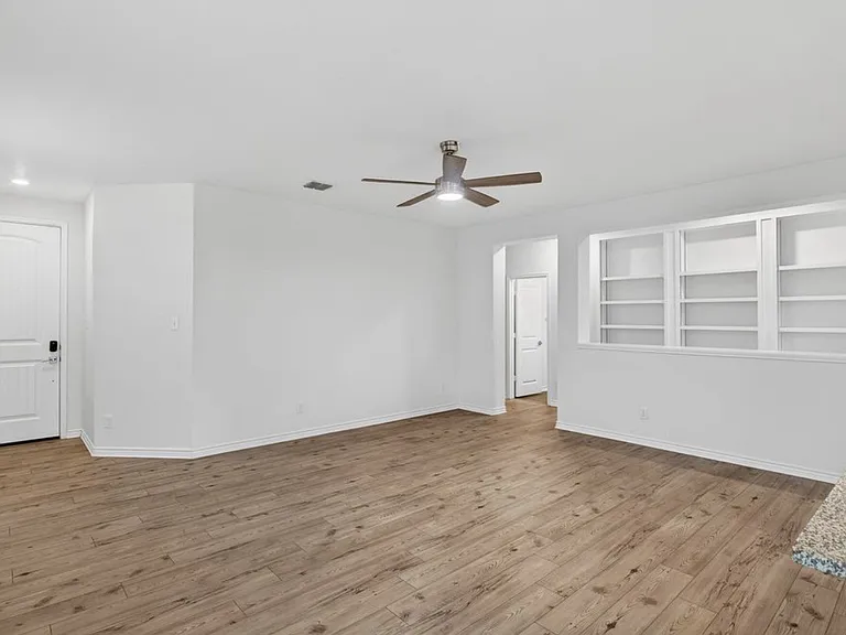 223 W Granite Shores Dr — Photo 2
