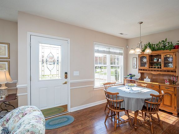 4th image of 2101 Secrist Ln
