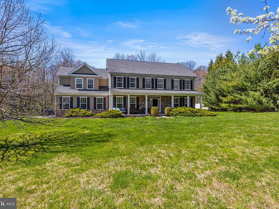 1st image of 827 Oak Tree Rd