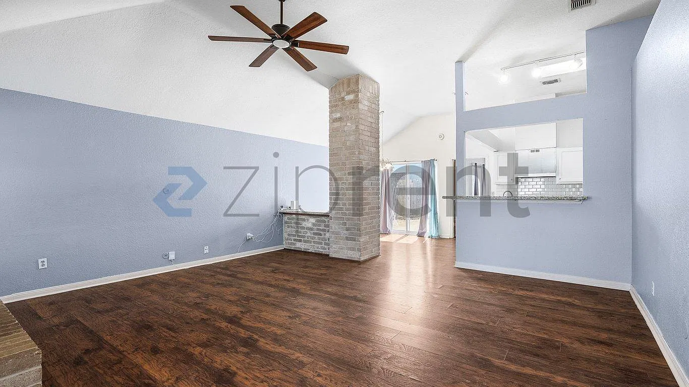 3 bed, 1599 sqft, $2,000 — Photo 4