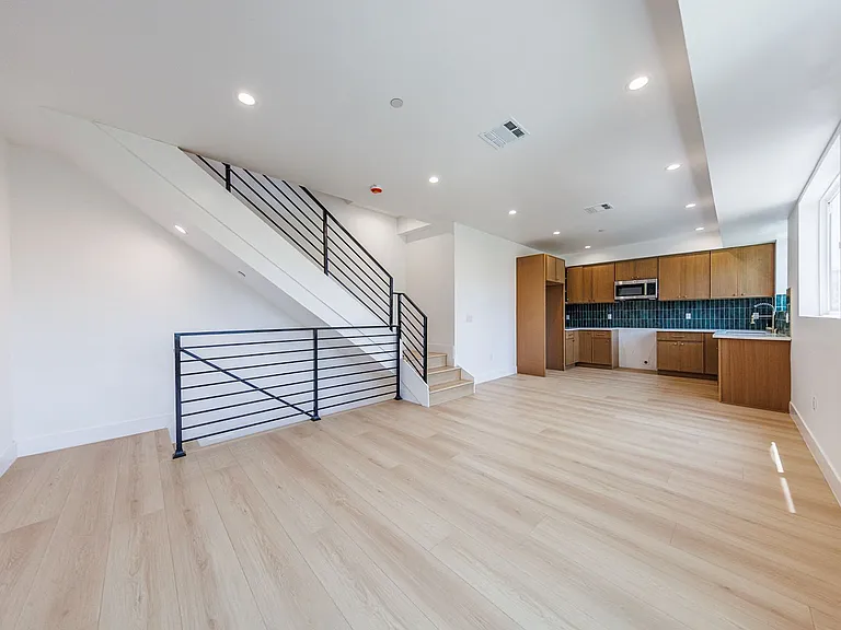 Gorgeous New Townhomes Next To la Cienega Park — Photo 18