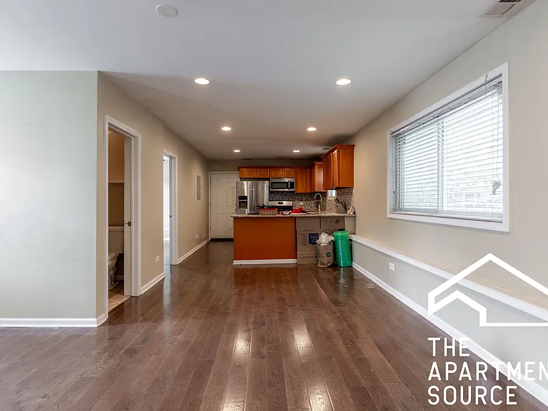 1530 N Greenview Ave #1F — Photo 2