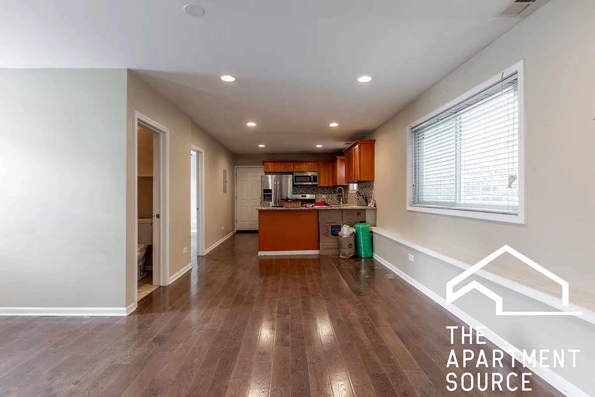 Building Photo - 1530 N Greenview Ave #1F