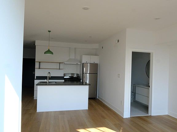 3rd image of 3148-52 Richmond St #10