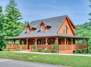 2028 Piney Overlook Ln, Sevierville, TN 37862