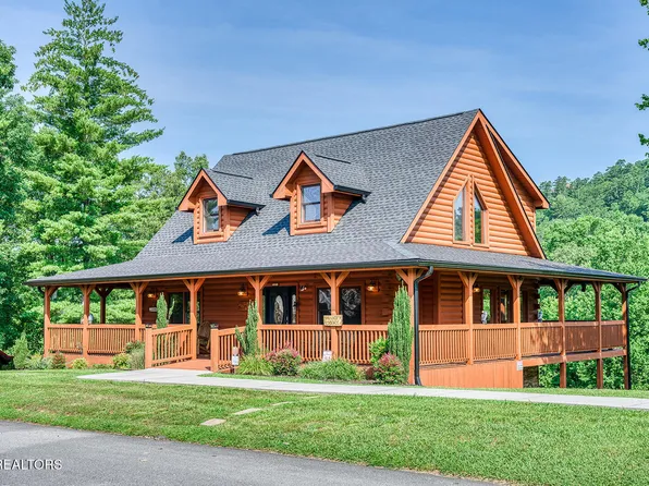 2028 Piney Overlook Ln, Sevierville, TN 37862