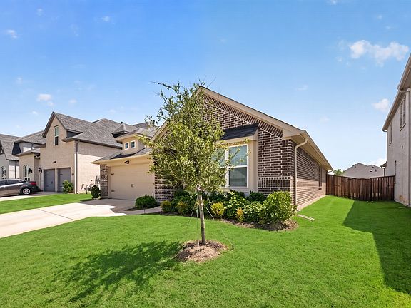 3rd image of 512 Portina Dr