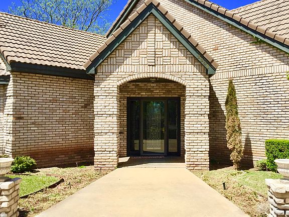 2nd image of 2301 Chestnut Dr
