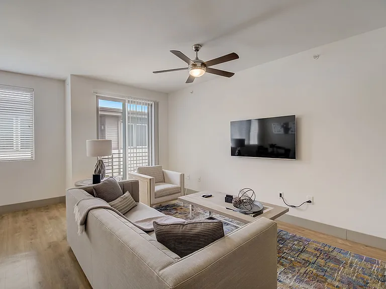 Loft and Row — Photo 19