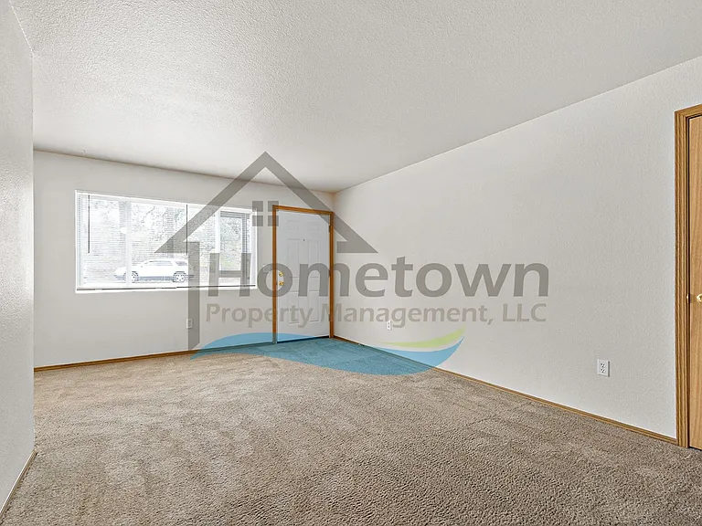 703 N Compton St — Photo 7