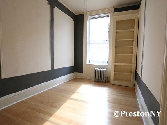 5th image of 160 Graham Ave APT 2
