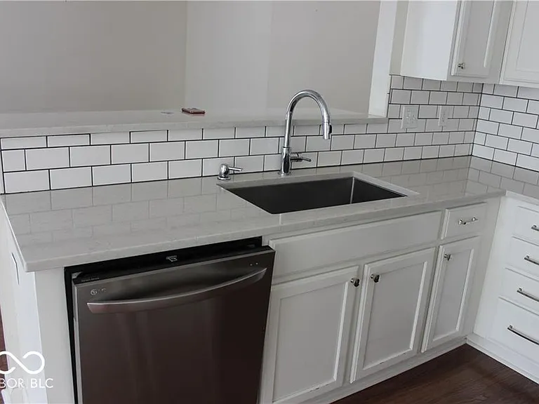 6255 Canterbury Dr — Photo 10
