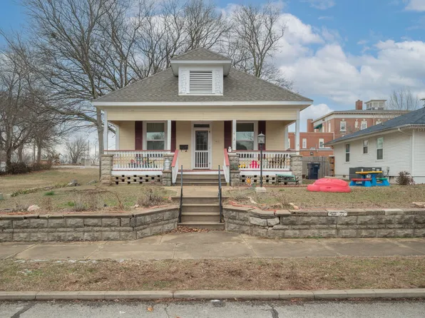 1423 W Daugherty St, Webb City, MO 64870