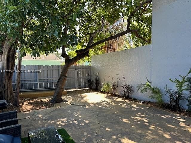 2nd image of 618 NW 11th St #618