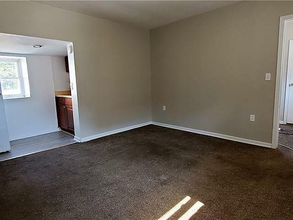 5th image of 13 Shore Dr #12