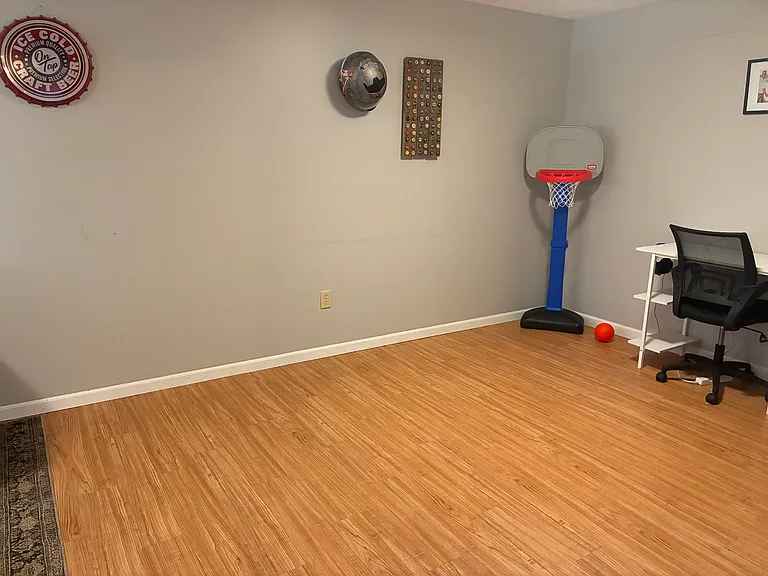 111 Phyllis Dr — Photo 20
