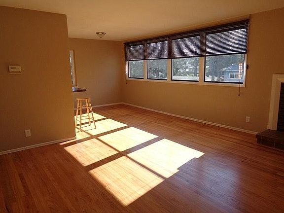 3rd image of 2720 Valleywood Dr