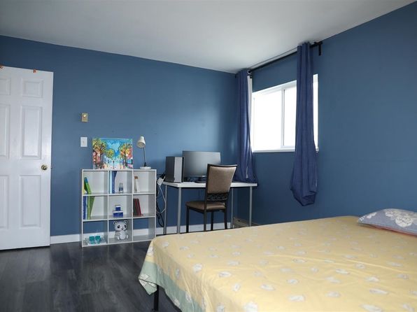 3 bedroom rental in Surrey — photo 13
