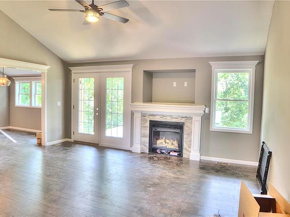 2nd image of 5516 N Bennington Ave