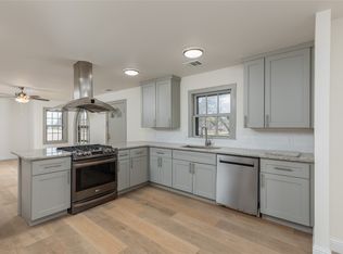 833 W Live Oak St, Jacksboro, TX 76458