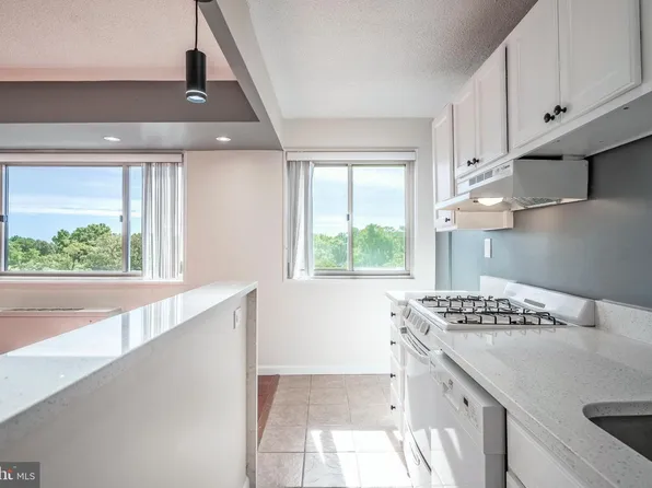 2500 N Van Dorn St APT 912, Alexandria, VA 22302