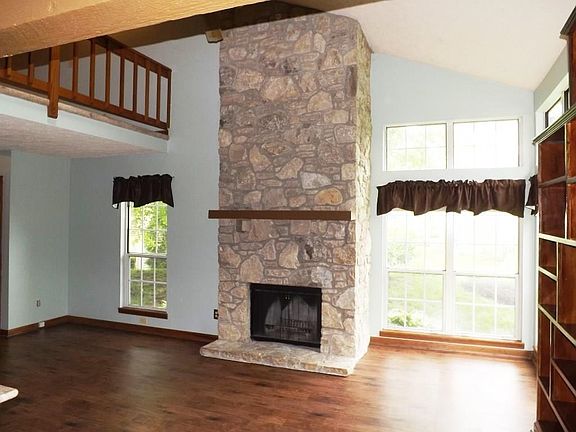 Great Room with 19' Ceilings