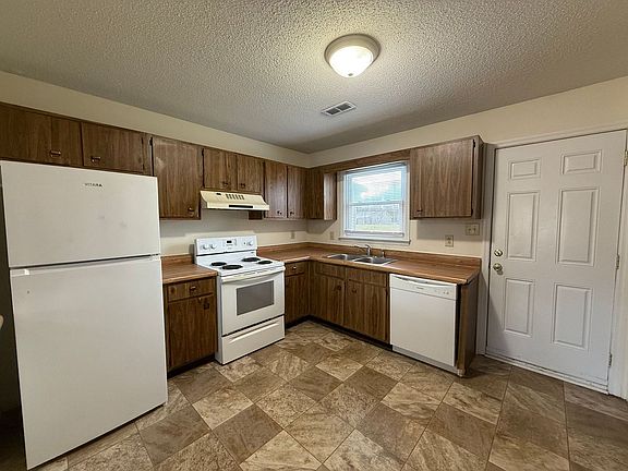 2nd image of 211 Appaloosa Dr