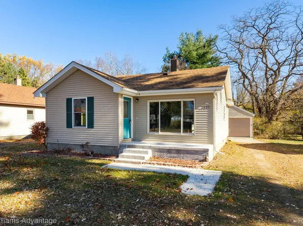 2527 Massena St, Commerce Township, MI 48382