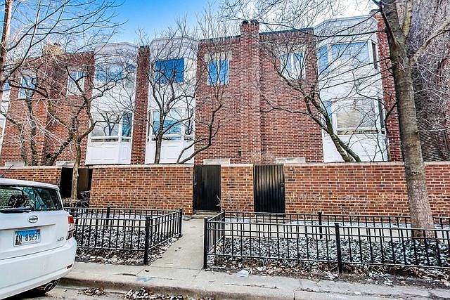 1st image of 1841 N Hudson Ave #9