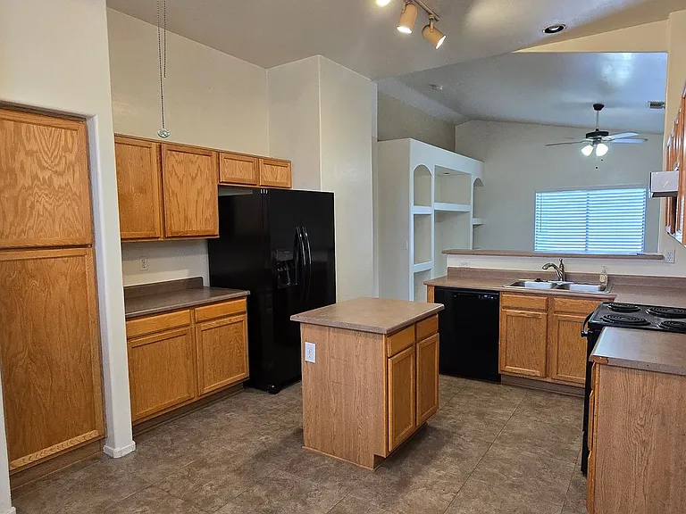 10936 W Vista Ave — Photo 7