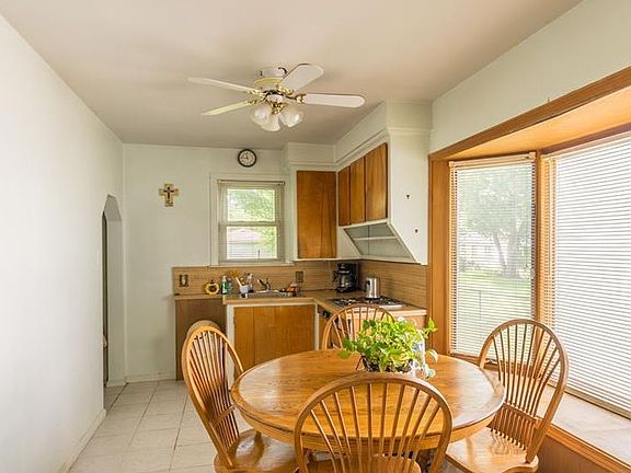 3rd image of 5667 Fenton St