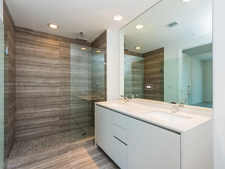 1010 Brickell Ave #3701 — Photo 34
