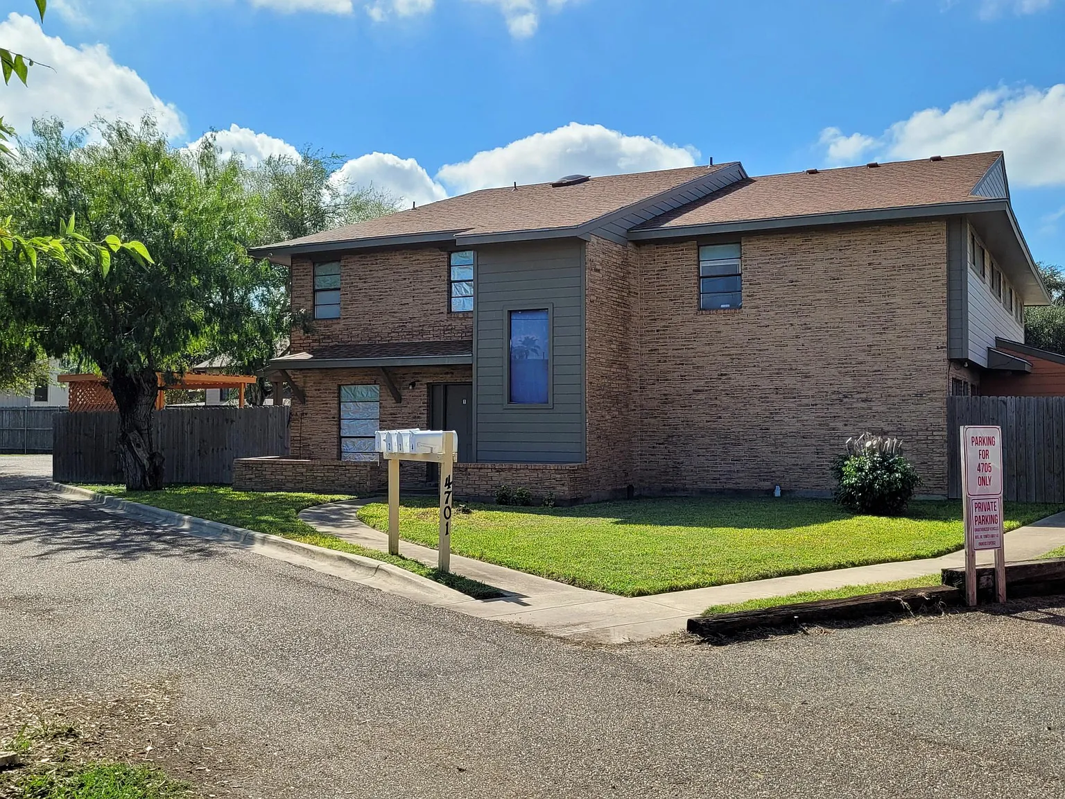2 bed, 1045 sqft, $835 — Photo 1