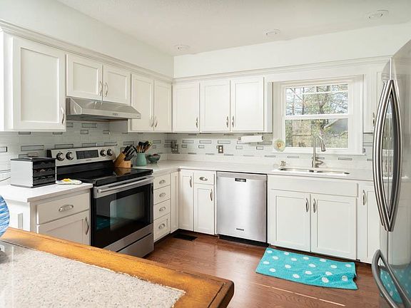 2nd image of 340 Elk Ln