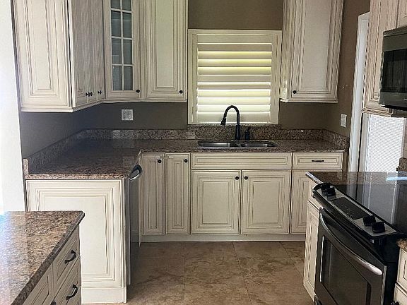 4th image of 1551 Mayfield Ave